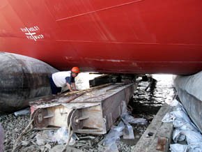 Airbag jack up stranded ship